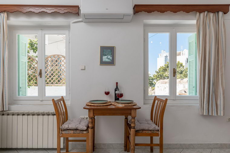 Τρίκλινο Στούντιο στην Χώρα Νάξου